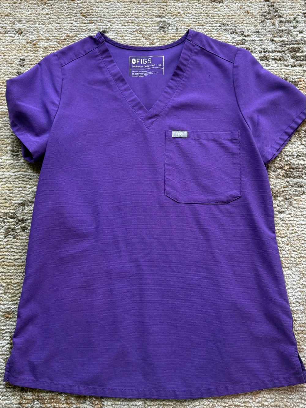 FIGS Ultra Violet scrub top - XS